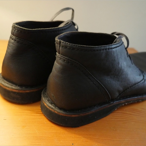 John Varvatos Black Leather Chukka - Picture 8 of 13